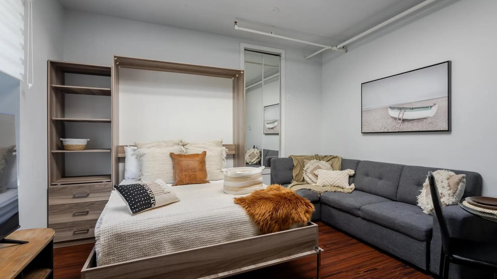 Spacious 1Bdr Mezzanine On Bishop Central Mtl 몬트리올 0*,  캐나다